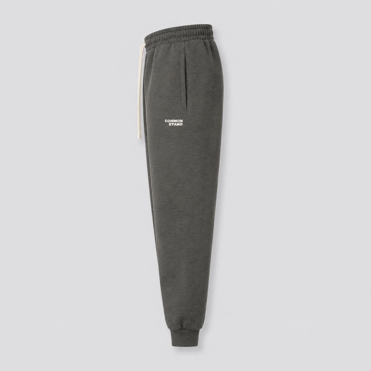 Common Stand — Pantalon de survêtement resserré, anthracite délavé — vue 3