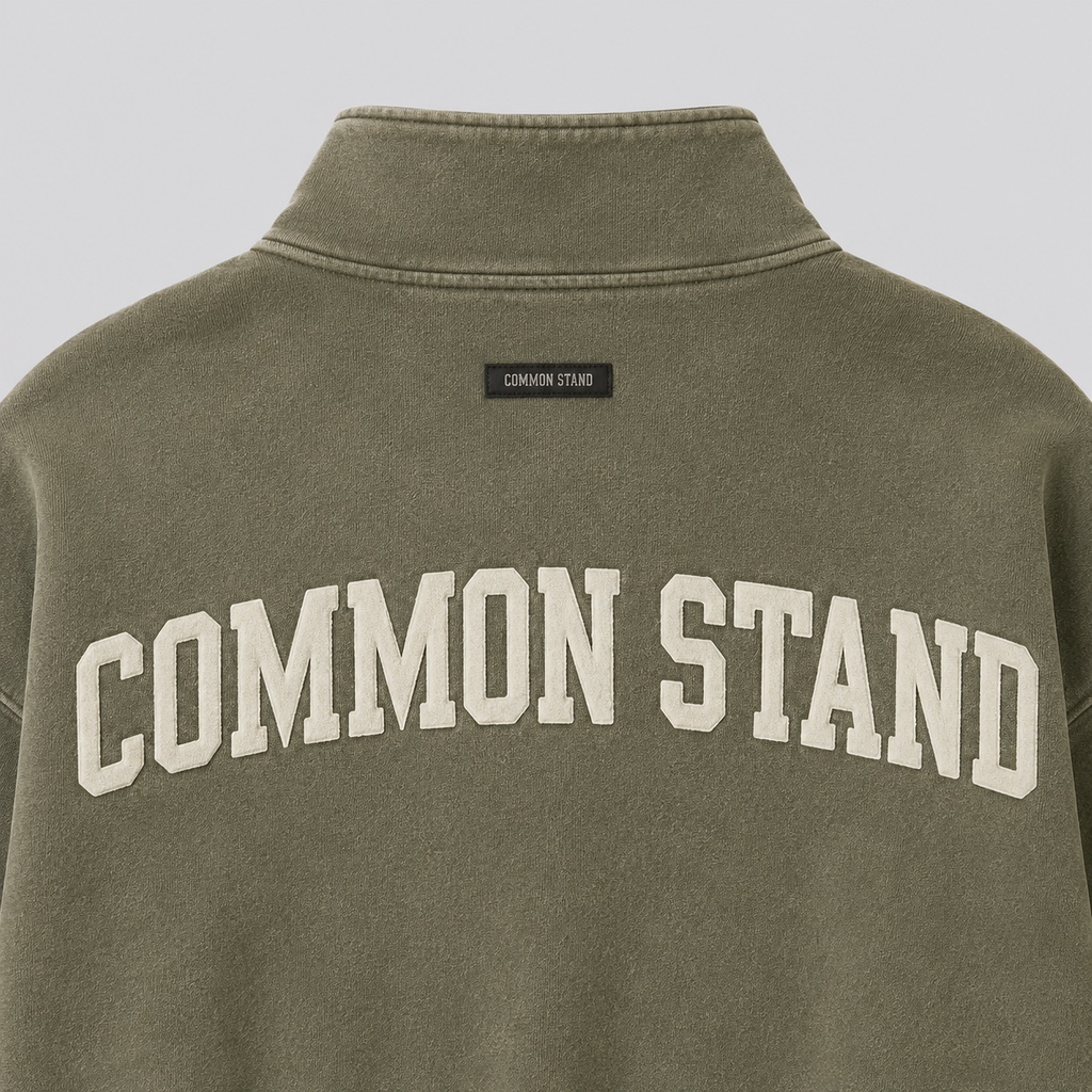 Common Stand — Sweat col zippé court, kaki délavé — vue 5