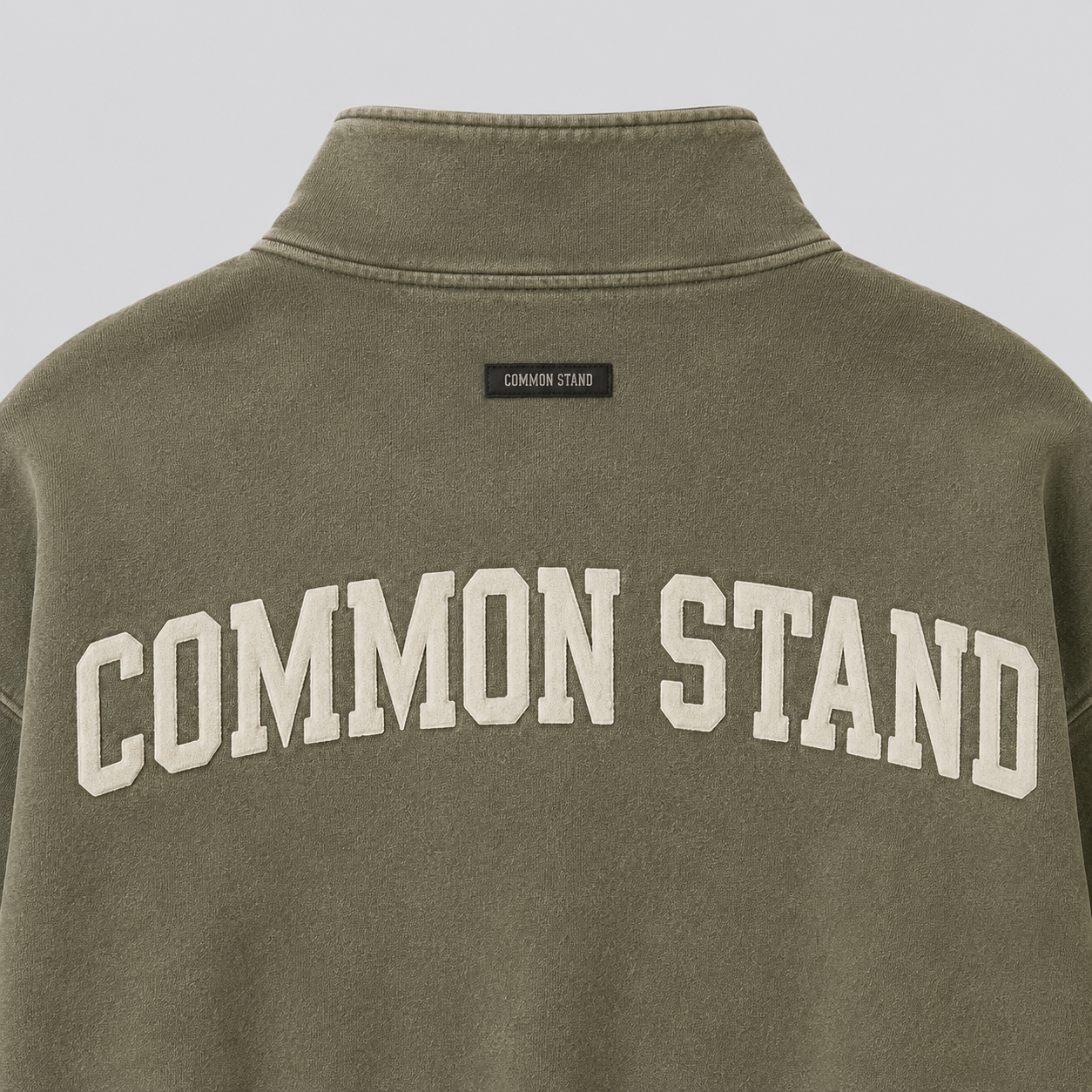 Common Stand — Sweat col zippé court, kaki délavé — vue 5