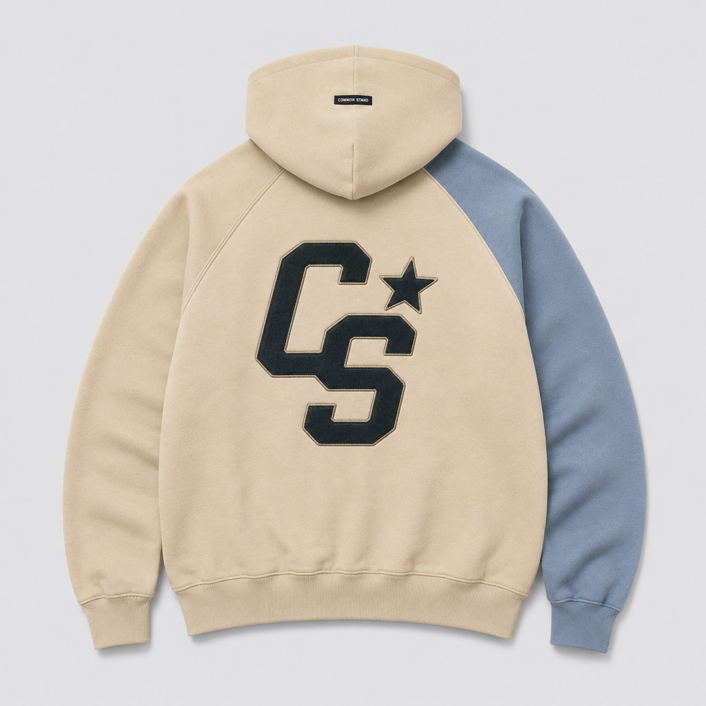 Common Stand — Sweat à capuche raglan, écru et bleu gris — vue 2