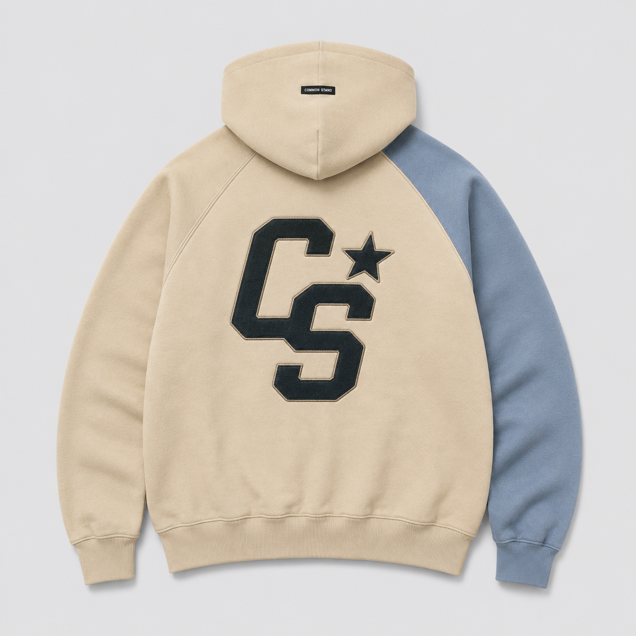 Common Stand — Sweat à capuche raglan, écru et bleu gris — vue 2
