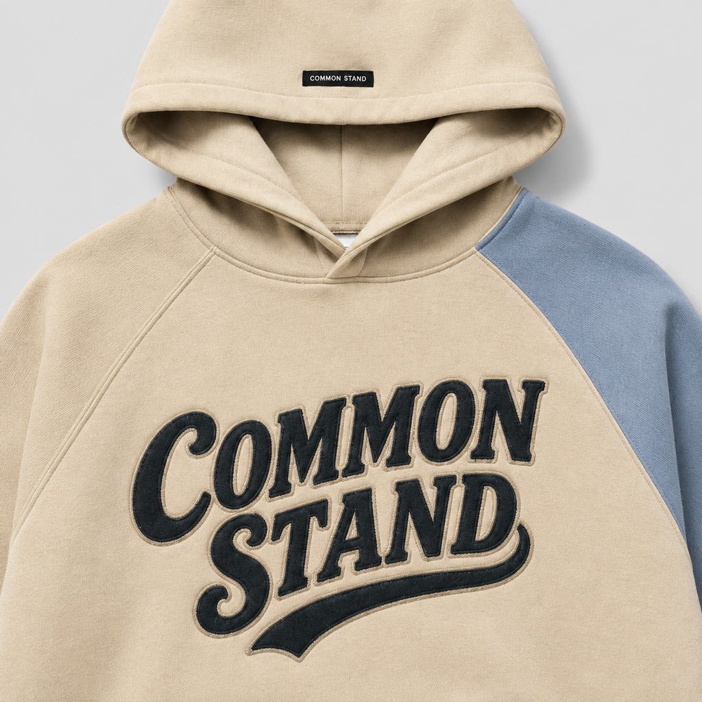 Common Stand — Sweat à capuche raglan, écru et bleu gris — vue 6