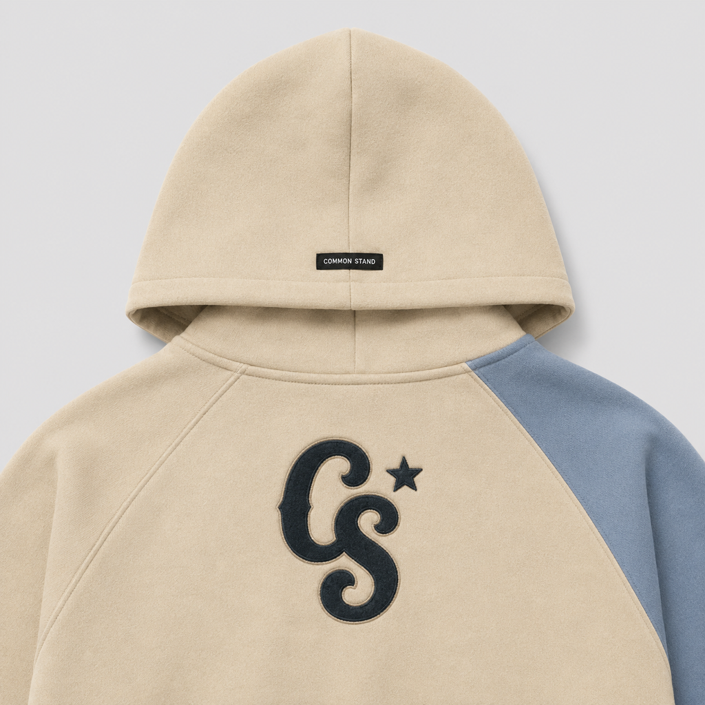 Common Stand — Sweat à capuche raglan, écru et bleu gris — vue 7